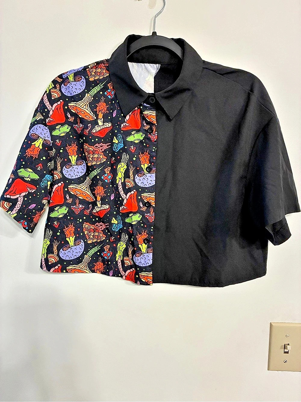 ROMWE Mushroom Print Contrast Button Front Crop Top Size Medium